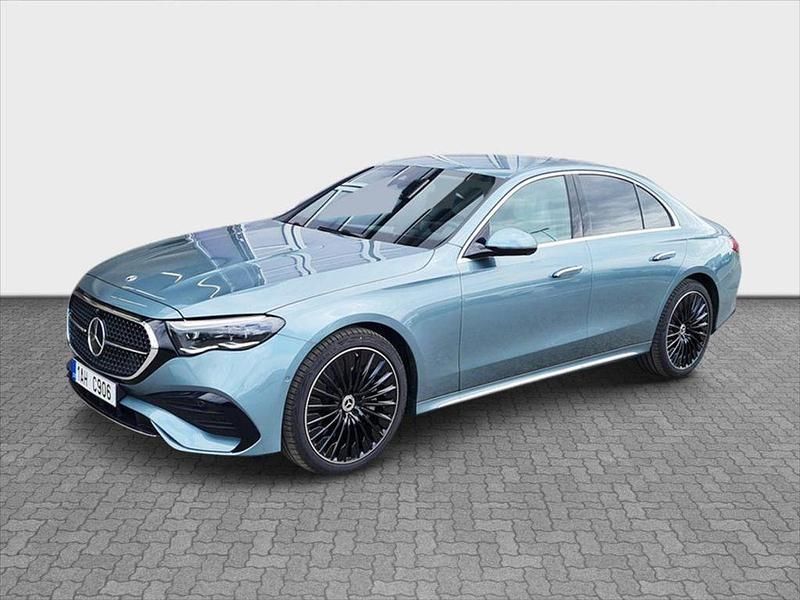 Grau Gebraucht 2024 Mercedes E220 AMG line Limousine | 74.574 € - Bild 1/4
