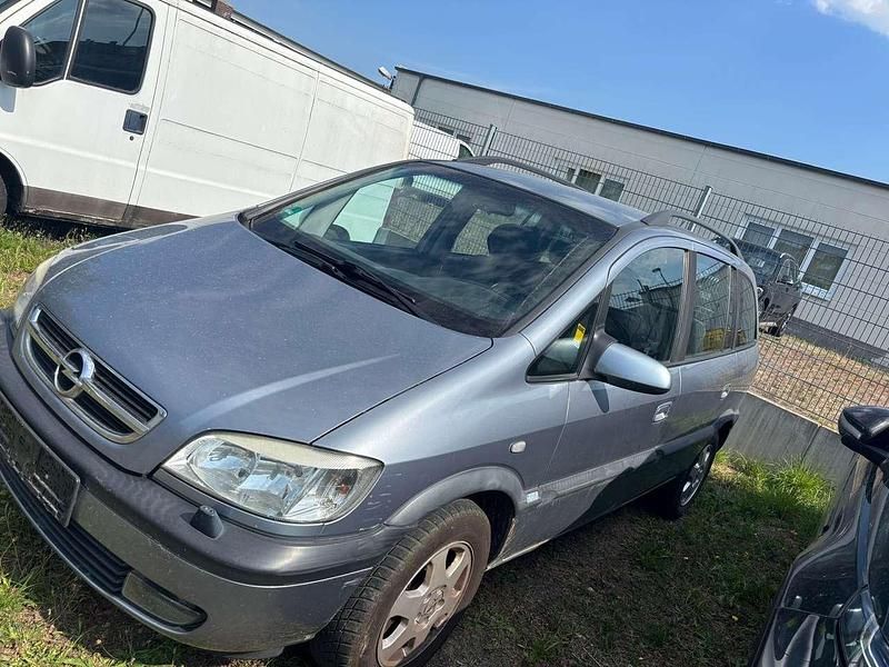 Silber Gebraucht 2003 Opel Zafira Basis Van / Kleinbus | 700 € - Bild 1/4