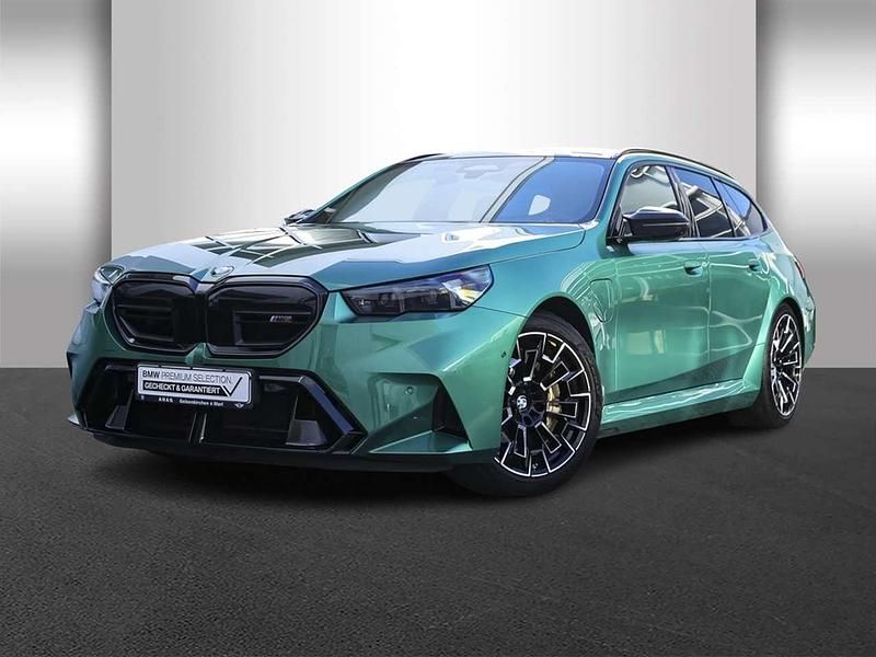 Gebraucht BMW M5 727 PS (534 kW) 2024 M isle of man grün metallic Kombi