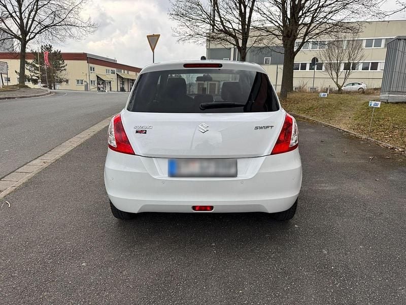 Gebraucht Suzuki Swift X-TRA 94 PS (69 kW) 2016 Weiß Kleinwagen