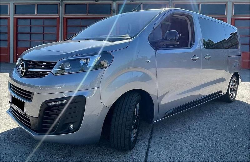 Grau Gebraucht 2021 Opel Zafira Life Elegance Van | 37.900 € (Fairer Preis) - Bild 1/4