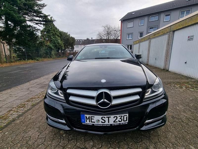 Gebraucht Mercedes 220 170 PS (125 kW) 2013 Schwarz Coupé