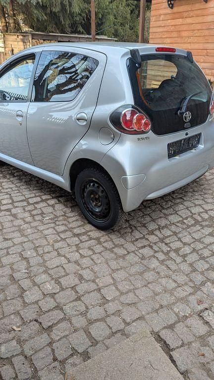 Gebraucht Toyota Aygo Cool 68 PS (50 kW) 2011 Silber Kleinwagen
