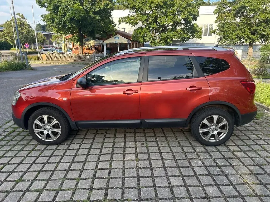 Gebraucht Nissan Qashqai +2 Acenta 150 PS (110 kW) 2009 Rot SUV