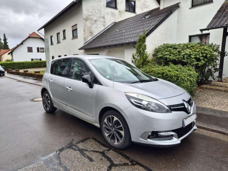 Silber Gebraucht 2015 Renault Grand Scénic III Bose Edition Van / Kleinbus | 6.990 € (Fairer Preis) - Bild 1/4