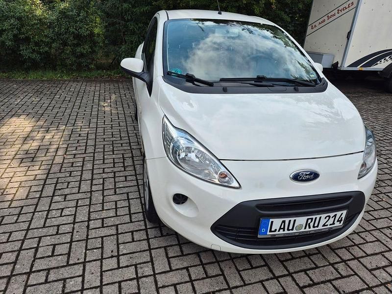 Weiß Gebraucht 2015 Ford Ka Cool & Sound Edition Kleinwagen | 3.800 € (Guter Preis) - Bild 1/4