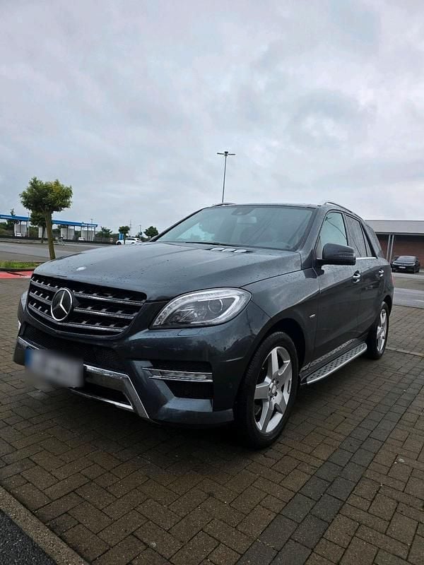 Gebraucht Mercedes ML350 258 PS (189 kW) 2012 Grau SUV