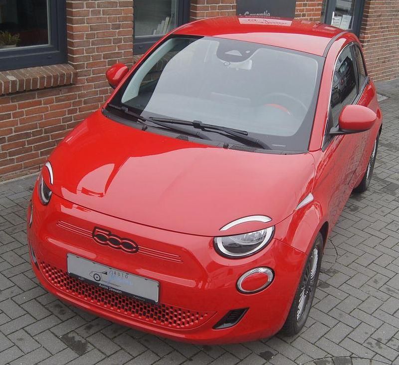 Gebraucht Fiat 500e Red 69 kW (95 PS) 2022 Rot Kleinwagen
