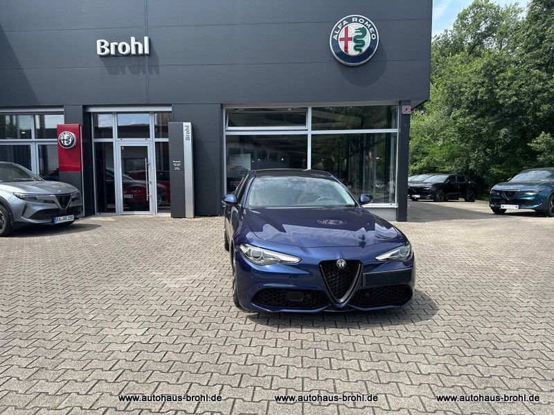 Blau Gebraucht 2017 Alfa Romeo Giulia Veloce Limousine | 27.900 € (Etwas zu teuer) - Bild 1/4