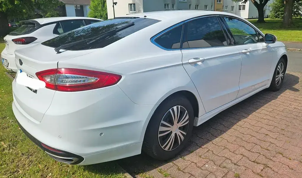 Gebraucht Ford Mondeo Titanium 179 PS (131 kW) 2016 Weiß Limousine