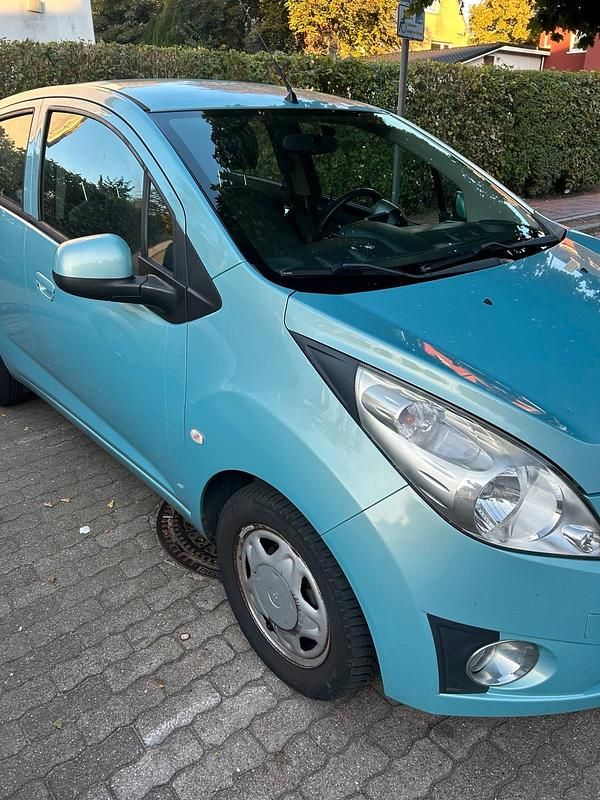 Blau Gebraucht 2012 Chevrolet Spark Kleinwagen | 2.390 € (Etwas zu teuer) - Bild 1/4