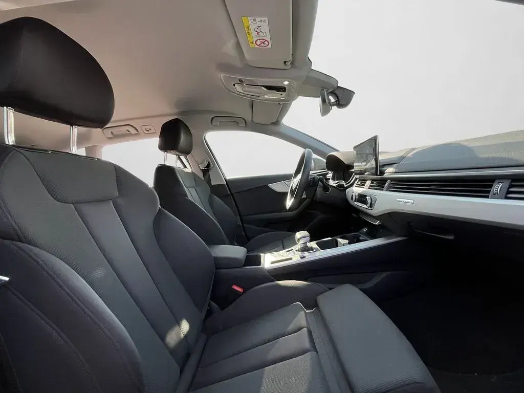 Gebraucht Audi A4 S-Line 204 PS (150 kW) 2024 Chronosgrau metallic (metallic) Limousine