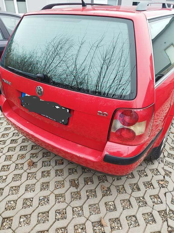 Gebraucht VW Passat Basis 116 PS (85 kW) 2001 Rot Kombi
