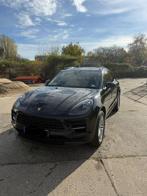 Schwarz Gebraucht 2019 Porsche Macan SUV | 47.999 € (Fairer Preis) - Bild 1/4