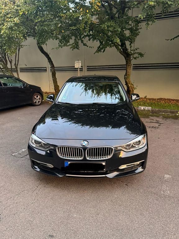 Schwarz Gebraucht 2014 BMW 320 Sport Line Limousine | 14.800 € (Fairer Preis) - Bild 1/4