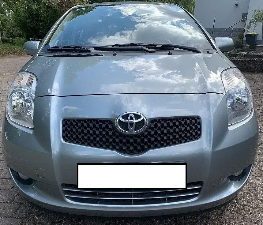Gebraucht Toyota Yaris 69 PS (50 kW) 2009 Grau Kleinwagen
