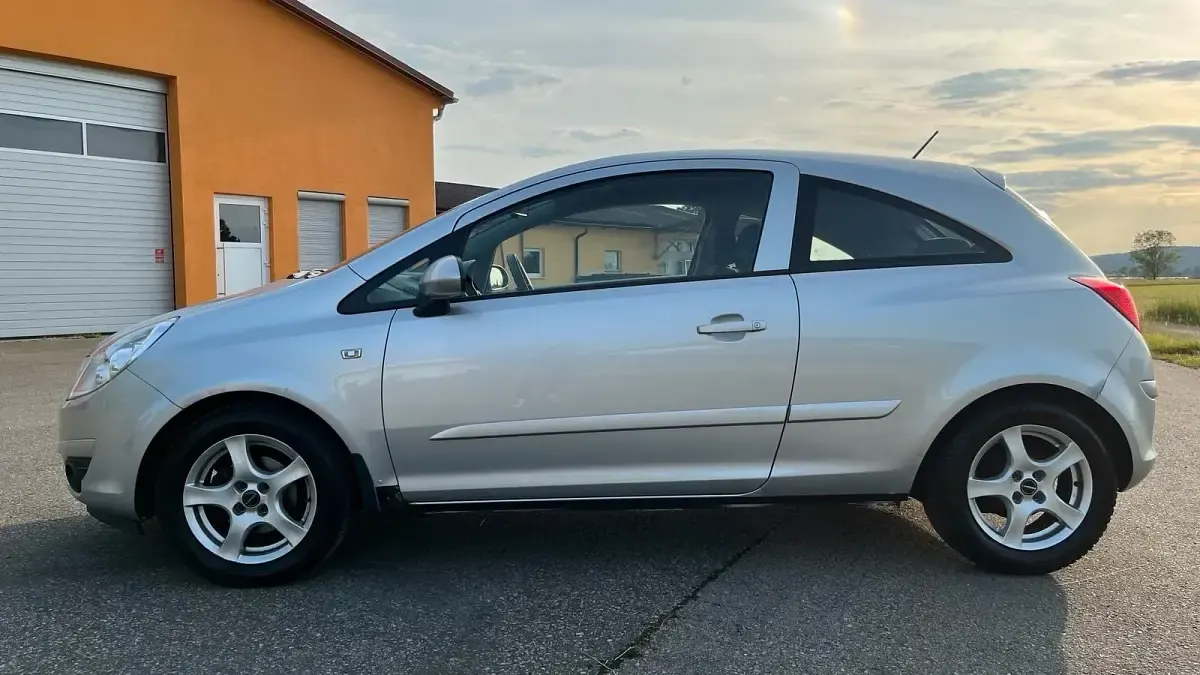 Gebraucht Opel Corsa 80 PS (58 kW) 2007 Silber Kleinwagen
