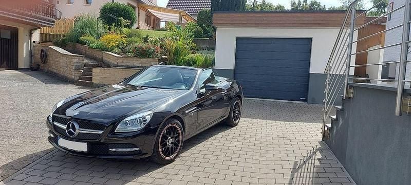 Schwarz Gebraucht 2012 Mercedes SLK200 Edition 1 Cabrio | 13.650 € (Guter Preis) - Bild 1/4