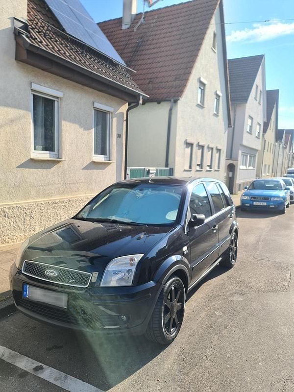 Schwarz Gebraucht 2005 Ford Fusion Kombi | 2.700 € (Etwas zu teuer) - Bild 1/4