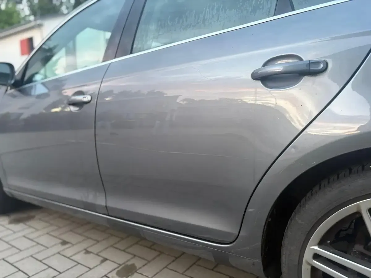 Używany VW Jetta 102 KM (75 kW) 2006 Szary Sedan/Limuzyna