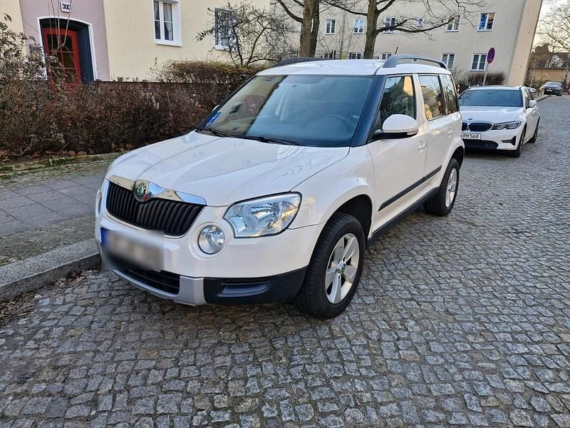 Weiß Gebraucht 2011 Skoda Yeti SUV | 3.498 € (Fairer Preis) - Bild 1/4