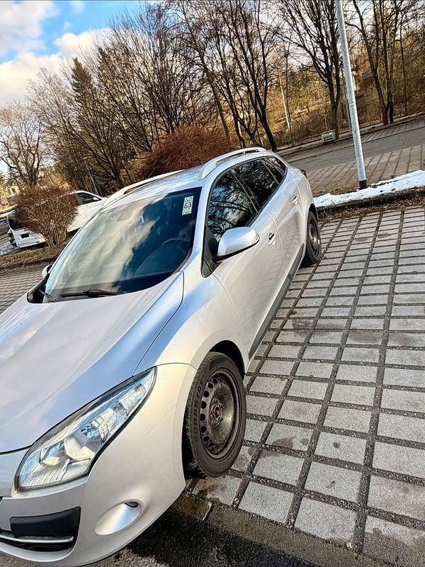 Gebraucht Renault Mégane GrandTour Dynamique 131 PS (96 kW) 2011 Grau Kombi