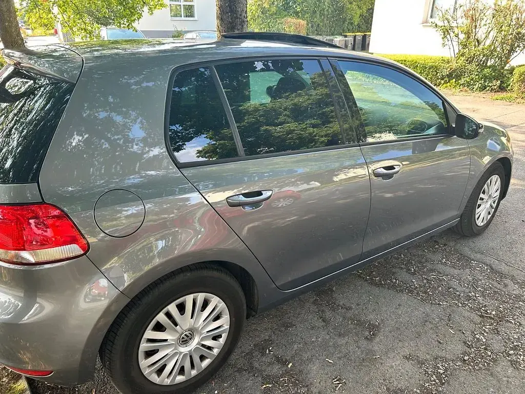 Gebraucht VW Golf VI Style 105 PS (77 kW) 2011 Grau Limousine