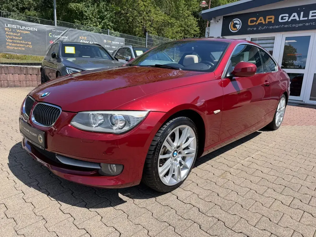 Gebraucht BMW 330 Sport Line 245 PS (180 kW) 2010 Rot Coupé