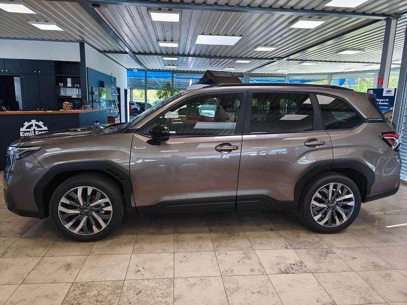 Neu Subaru Forester Platinum 136 PS (100 kW) 2026 Brilliant bronze SUV