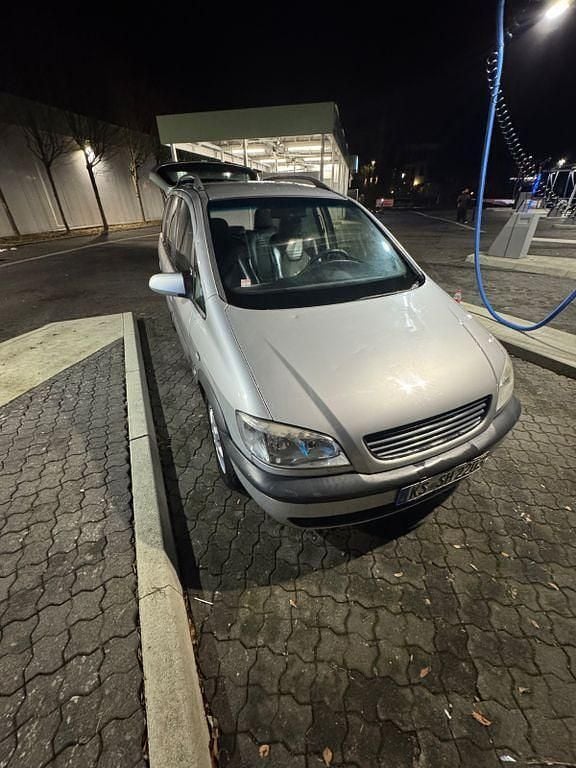 Gebraucht Opel Zafira 101 PS (74 kW) 2004 Silber Van / Kleinbus