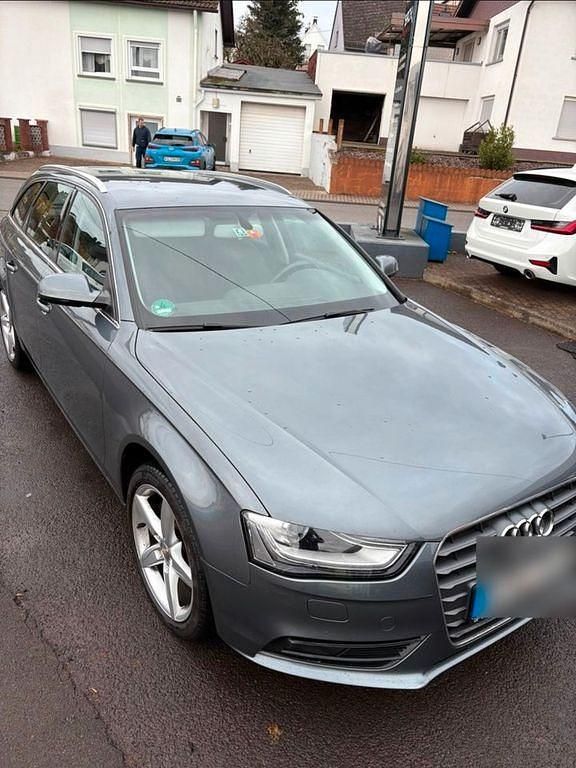 Gebraucht Audi A4 Attraction 143 PS (105 kW) 2012 Grau Kombi