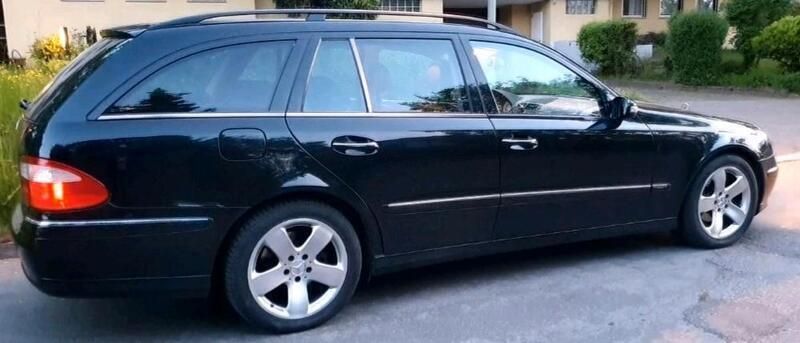 Schwarz Gebraucht 2004 Mercedes E220 Kombi | 2.800 € (Guter Preis) - Bild 1/4