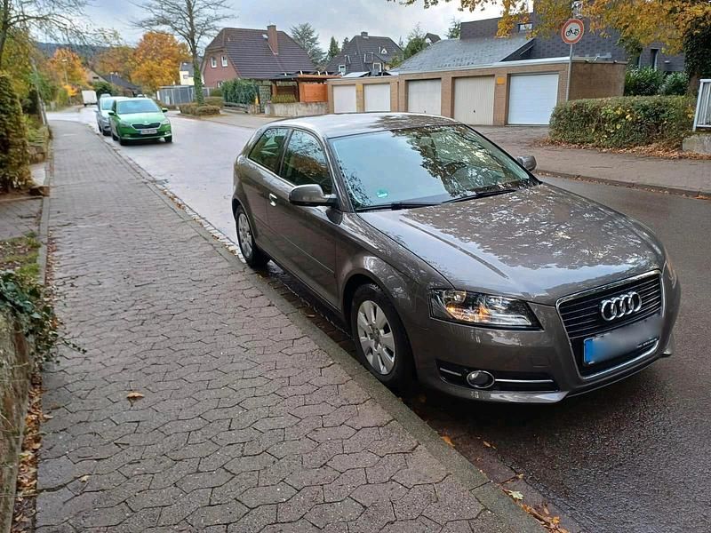 Grau Gebraucht 2012 Audi A3 Limousine | 6.300 € (Guter Preis) - Bild 1/4
