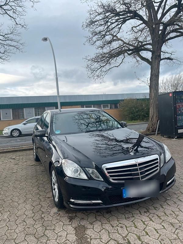 Schwarz Gebraucht 2012 Mercedes E300 Limousine | 9.500 € (Guter Preis) - Bild 1/4