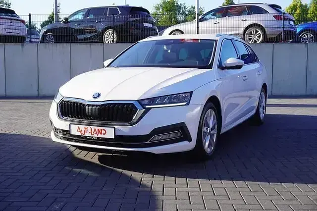 Gebraucht Skoda Octavia First Edition 110 PS (80 kW) 2021 Weiß Kombi