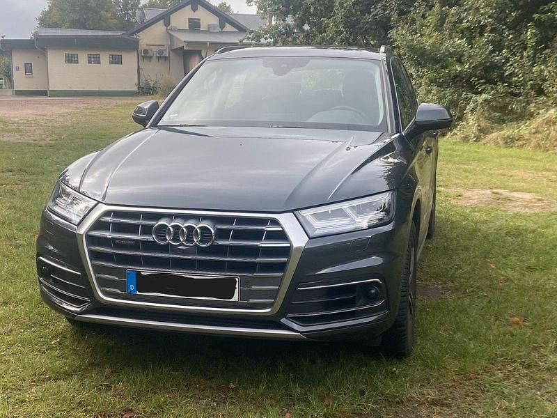 Grau Gebraucht 2020 Audi Q5 Design SUV | 37.500 € (Guter Preis) - Bild 1/4