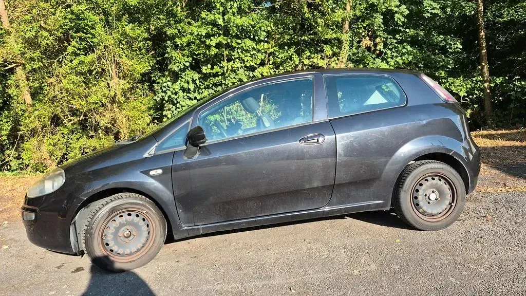 Gebraucht Fiat Punto 69 PS (50 kW) 2011 Schwarz Kleinwagen