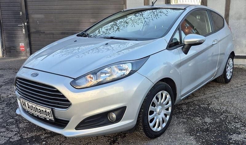Gebraucht Ford Fiesta Trend 101 PS (74 kW) 2013 Grau Kleinwagen