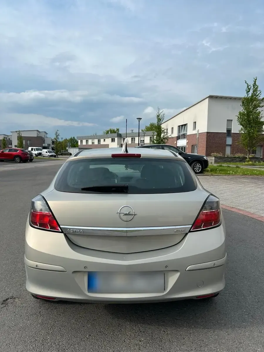 Gebraucht Opel Astra GTC 90 PS (66 kW) 2006 Silber Limousine