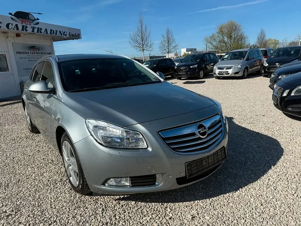 Gebraucht Opel Insignia Design Edition 160 PS (117 kW) 2011 Silber Kombi