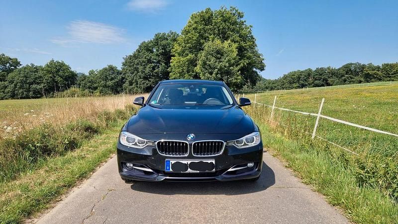 Schwarz Gebraucht 2014 BMW 330 Sport Line Kombi | 11.999 € (Superpreis) - Bild 1/4