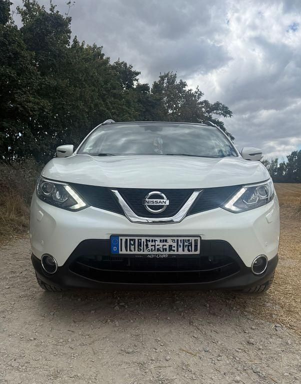 Weiß Gebraucht 2015 Nissan Qashqai 360º SUV | 8.000 € (Superpreis) - Bild 1/4