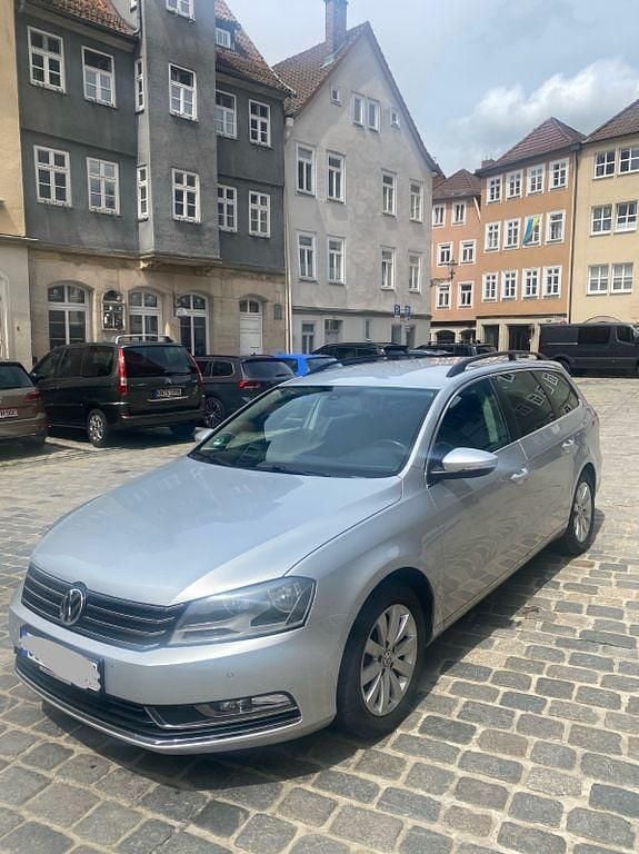 Silber Gebraucht 2011 VW Passat Comfortline Limousine | 7.800 € (Fairer Preis) - Bild 1/4