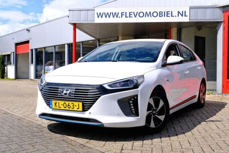Weiß Gebraucht 2016 Hyundai Ioniq Edition Limousine | 13.750 € (Etwas zu teuer) - Bild 1/4