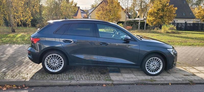 Grau Gebraucht 2020 Audi A3 Advanced Limousine | 19.990 € (Guter Preis) - Bild 1/4