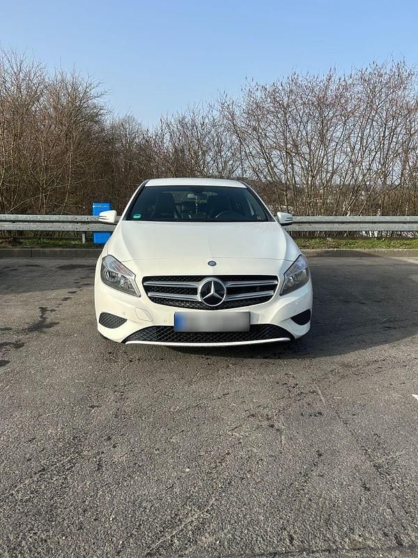 Gebraucht Mercedes A180 122 PS (89 kW) 2013 Schwarz Kleinwagen