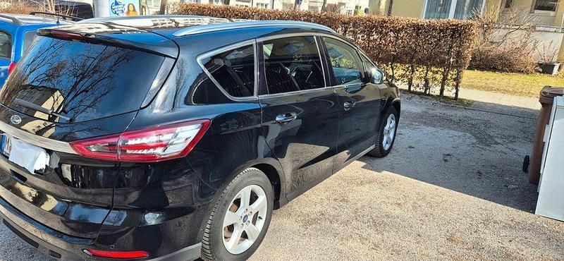 Gebraucht Ford S-MAX Titanium 179 PS (131 kW) 2016 Schwarz Van / Kleinbus