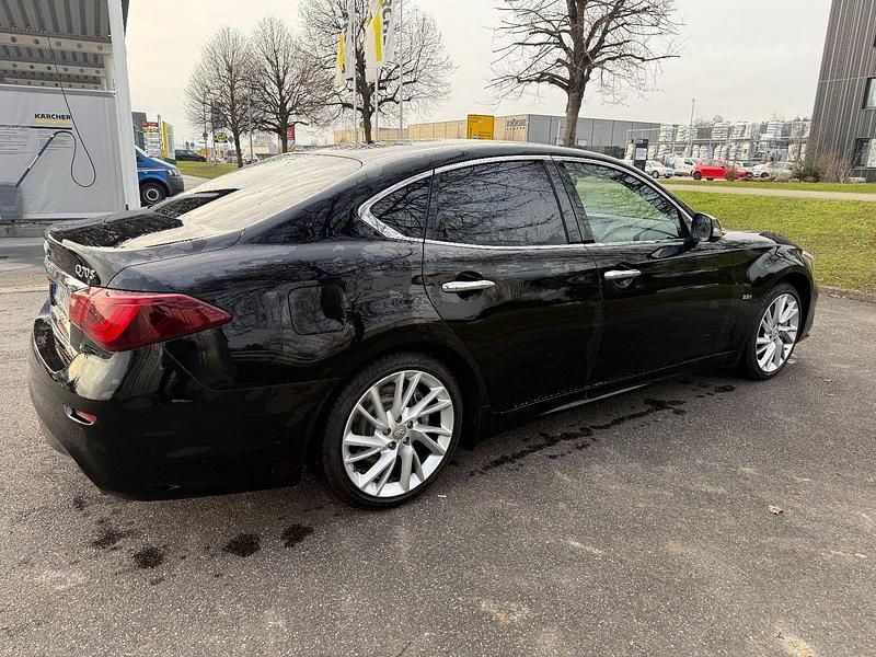 Gebraucht Infiniti Q70 Premium Executive 170 PS (125 kW) 2016 Schwarz Limousine