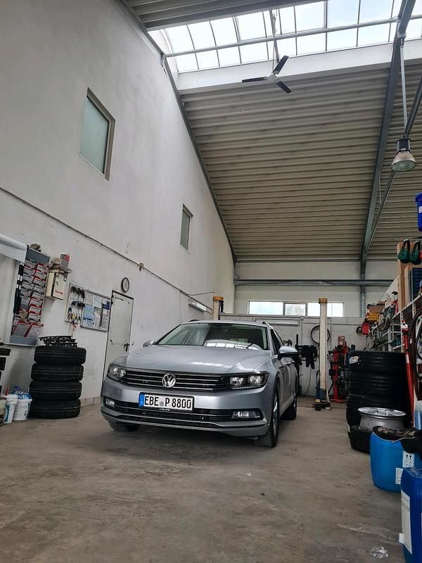 Silber Gebraucht 2017 VW Passat Comfortline Kombi | 15.590 € (Guter Preis) - Bild 1/2