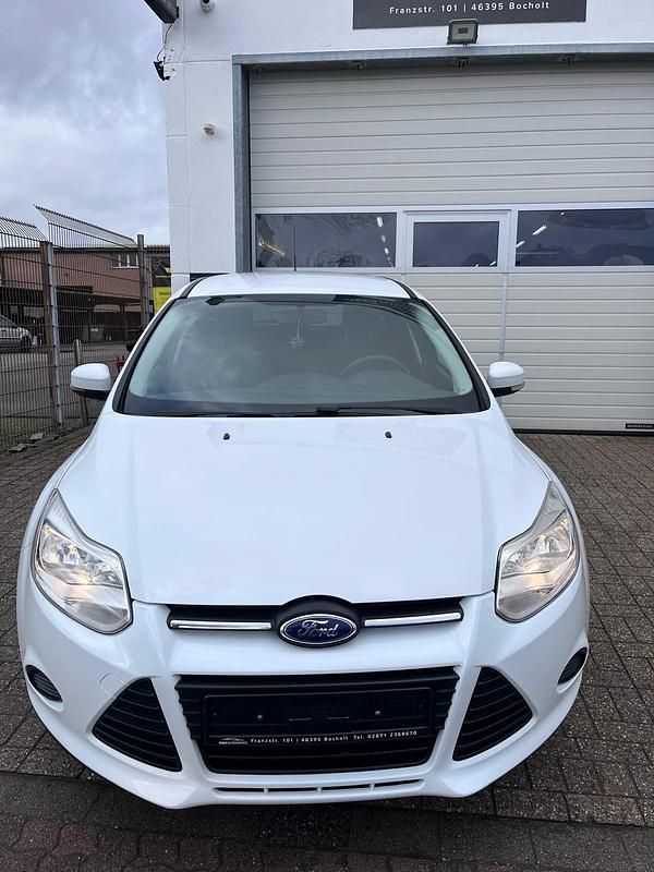 Gebraucht Ford Focus 101 PS (74 kW) 2014 Weiß Kombi
